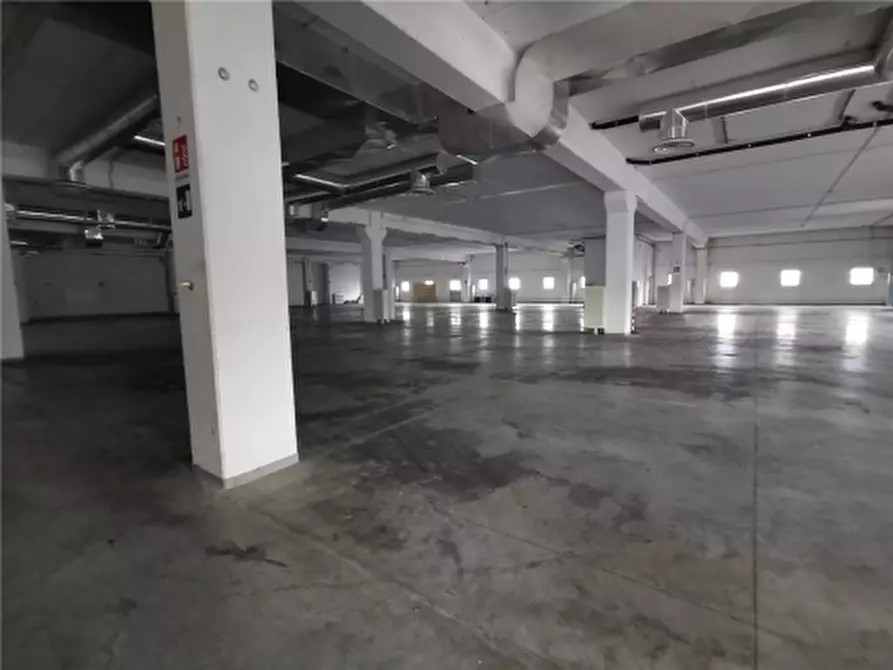 Immagine 3 di Magazzino in affitto  a Vinci