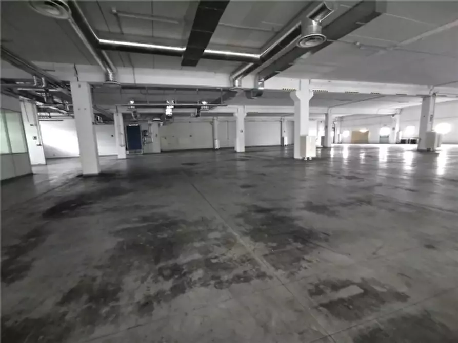 Immagine 6 di Magazzino in affitto  a Vinci