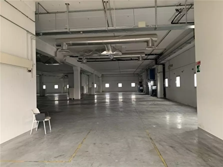 Immagine 7 di Magazzino in affitto  a Vinci