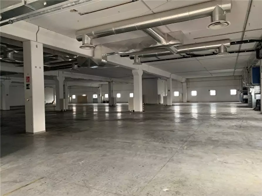 Immagine 8 di Magazzino in affitto  a Vinci