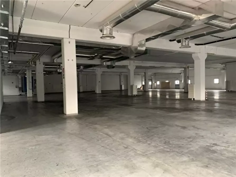 Immagine 9 di Magazzino in affitto  a Vinci