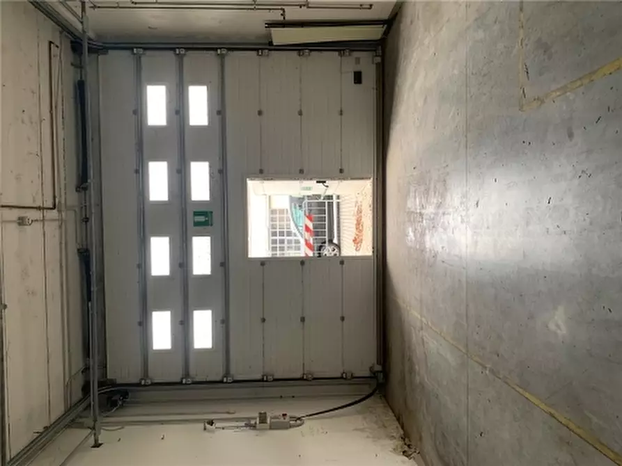 Immagine 12 di Magazzino in affitto  a Vinci