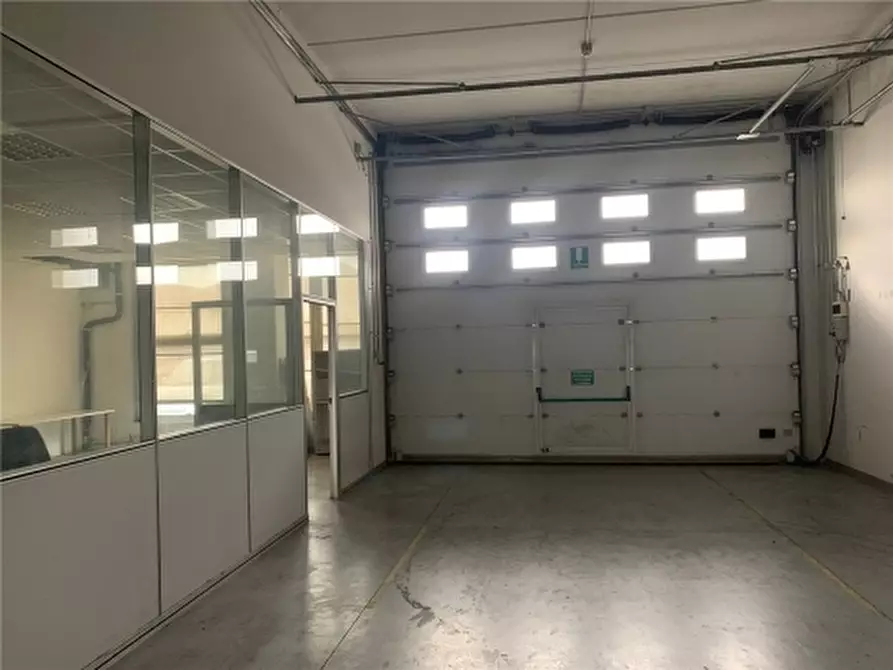 Immagine 13 di Magazzino in affitto  a Vinci