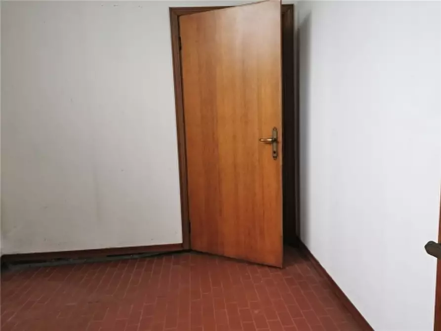 Immagine 4 di Magazzino in affitto  a Cerreto Guidi