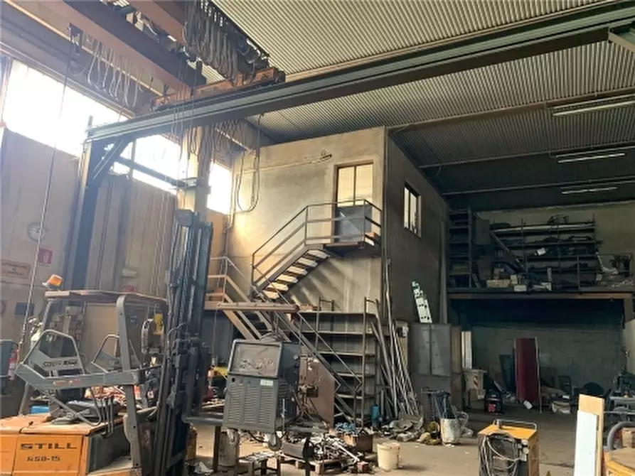 Immagine 2 di Magazzino in vendita  a Vinci