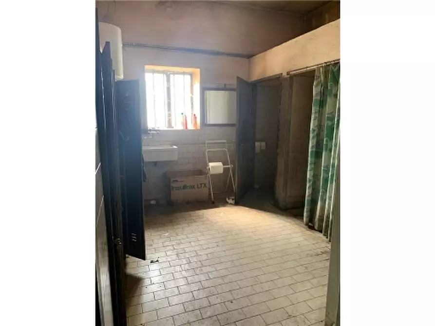 Immagine 6 di Magazzino in vendita  a Vinci