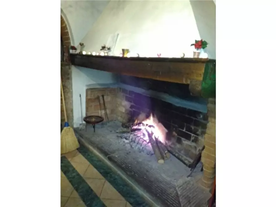 Immagine 1 di Negozio in vendita  a Montespertoli