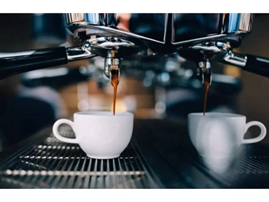 Immagine 1 di Negozio in vendita  a Empoli