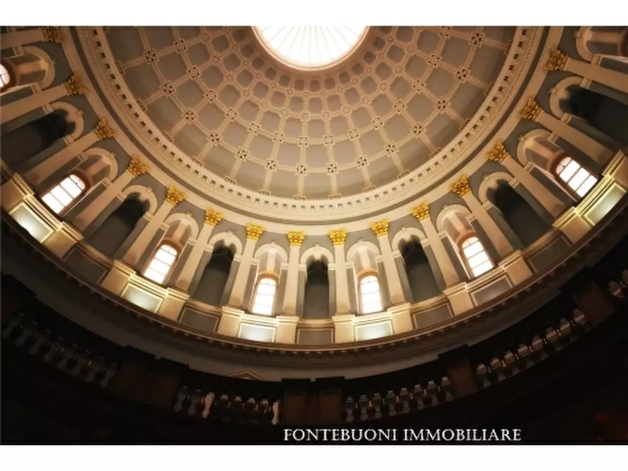 Immagine 4 di Negozio in vendita  a Firenze