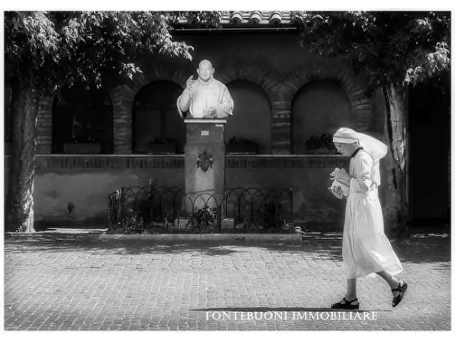 Immagine 2 di Negozio in affitto  a Firenze