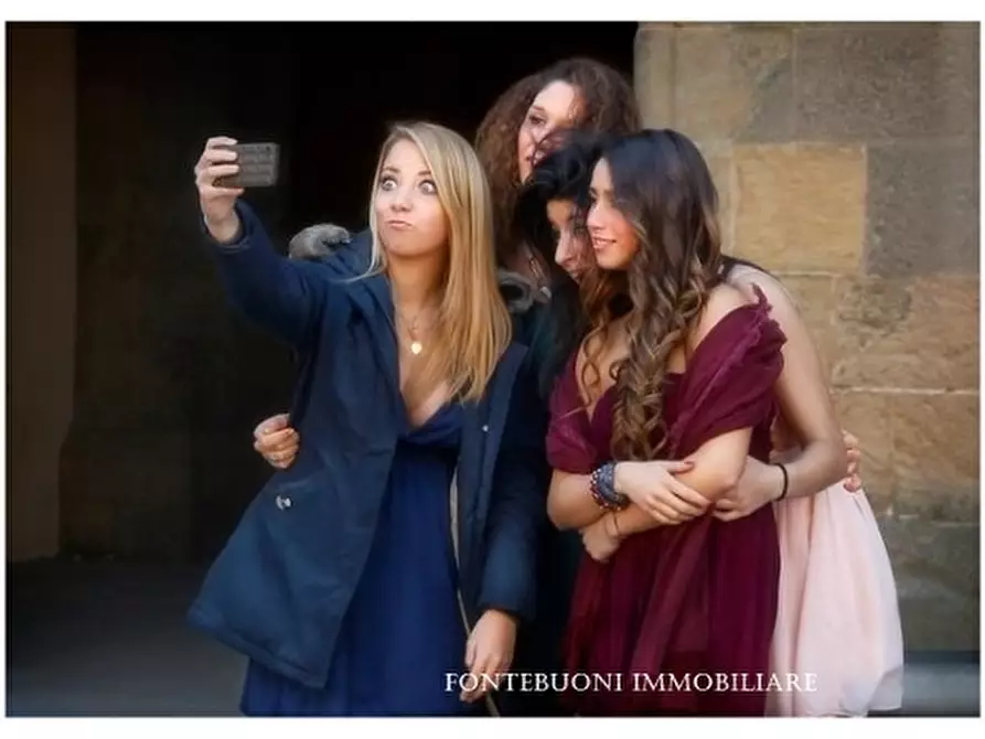 Immagine 6 di Negozio in affitto  a Firenze