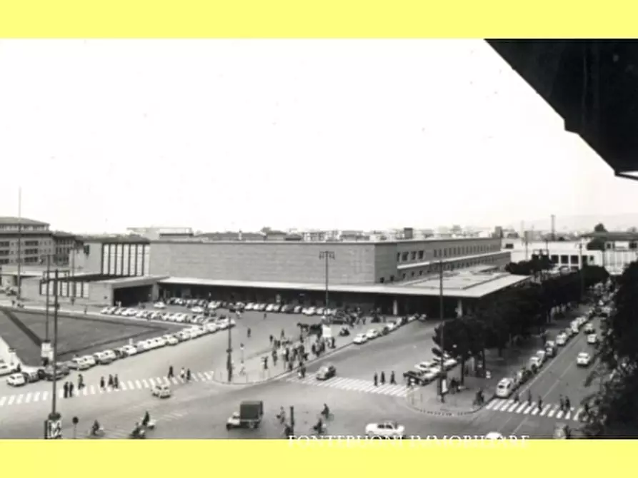 Immagine 3 di Negozio in vendita  a Firenze