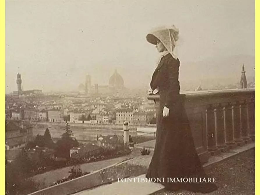 Immagine 2 di Negozio in vendita  a Firenze