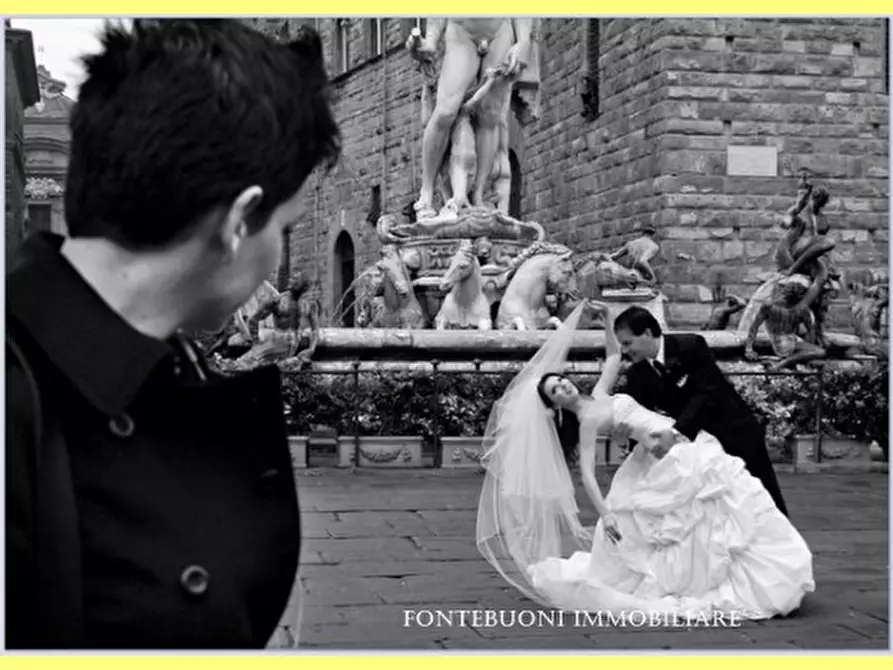 Immagine 3 di Negozio in vendita  a Firenze