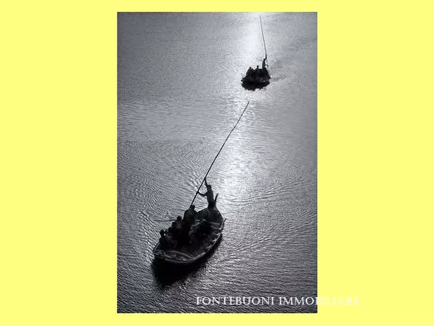 Immagine 10 di Negozio in vendita  a Firenze