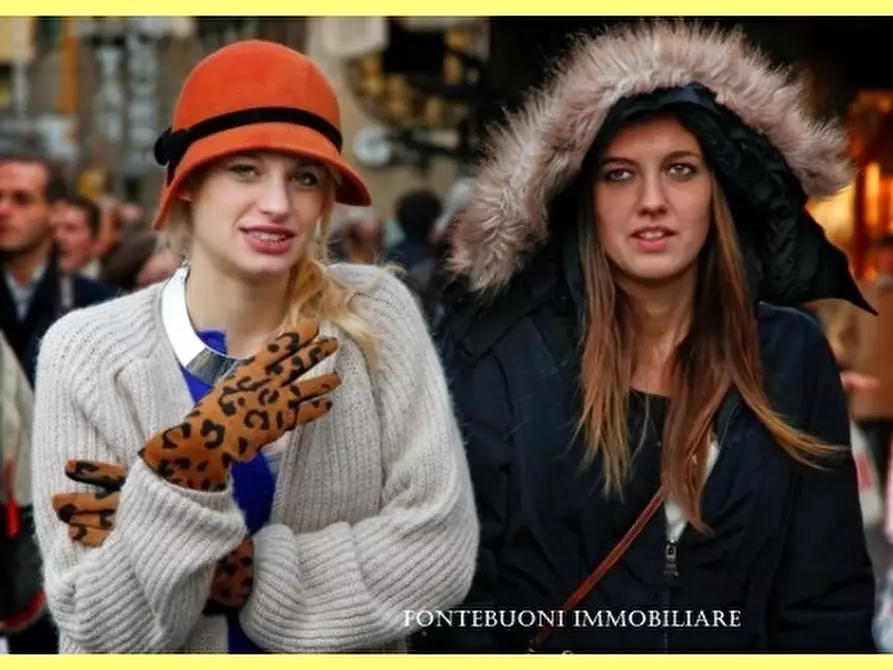Immagine 14 di Negozio in vendita  a Firenze