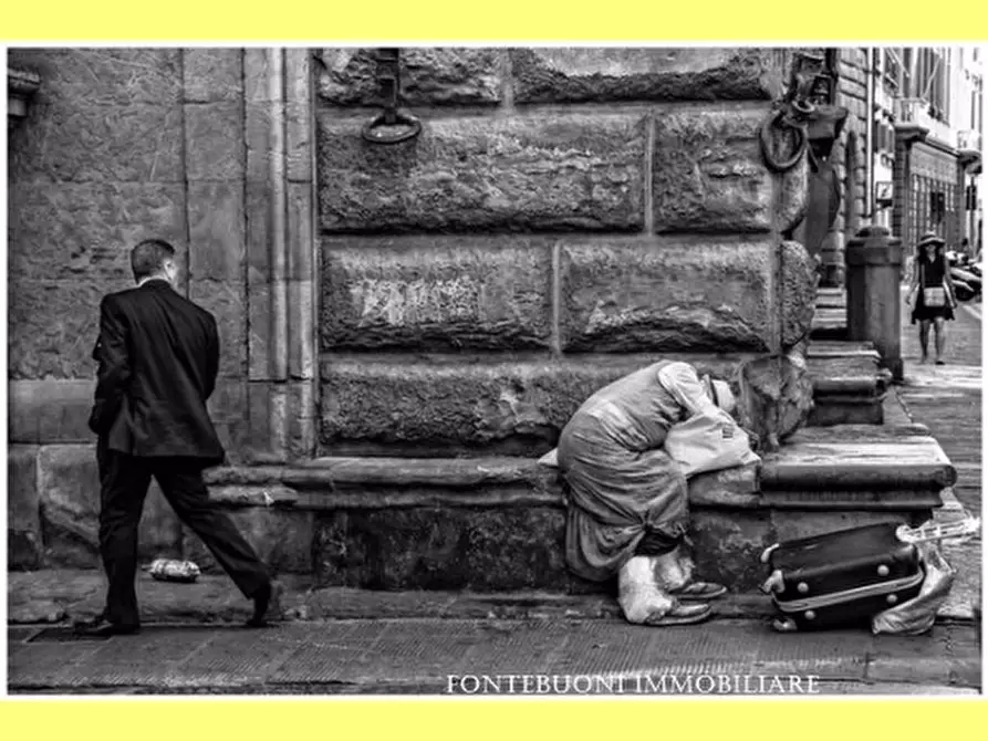 Immagine 2 di Negozio in vendita  a Firenze