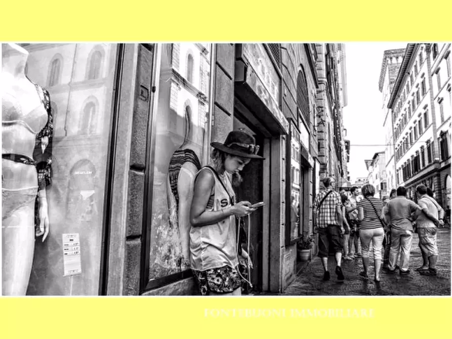Immagine 2 di Negozio in vendita  a Firenze