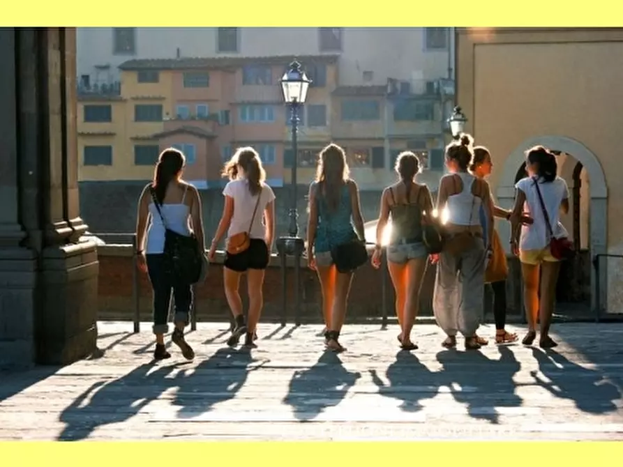 Immagine 4 di Negozio in vendita  a Firenze