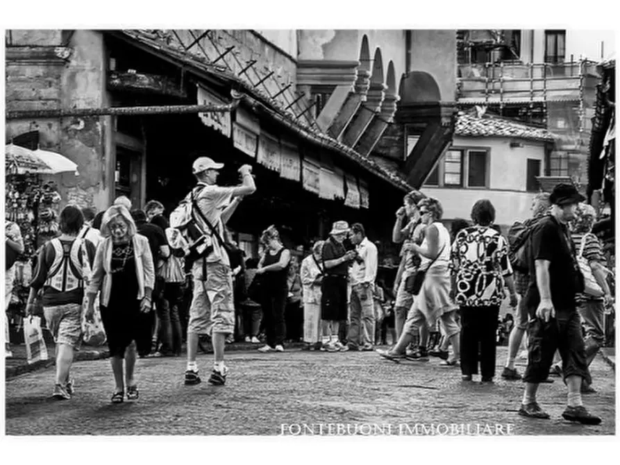 Immagine 3 di Appartamento in vendita  a Firenze