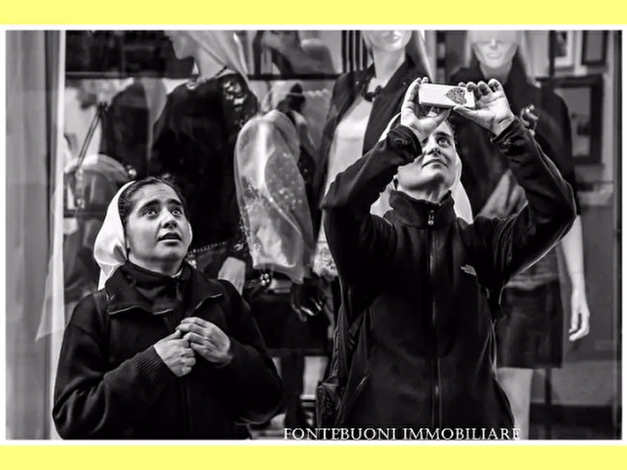 Immagine 12 di Appartamento in vendita  a Firenze