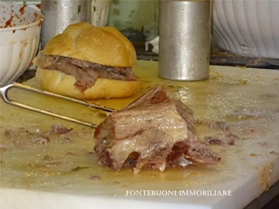 Immagine 2 di Negozio in vendita  a Firenze