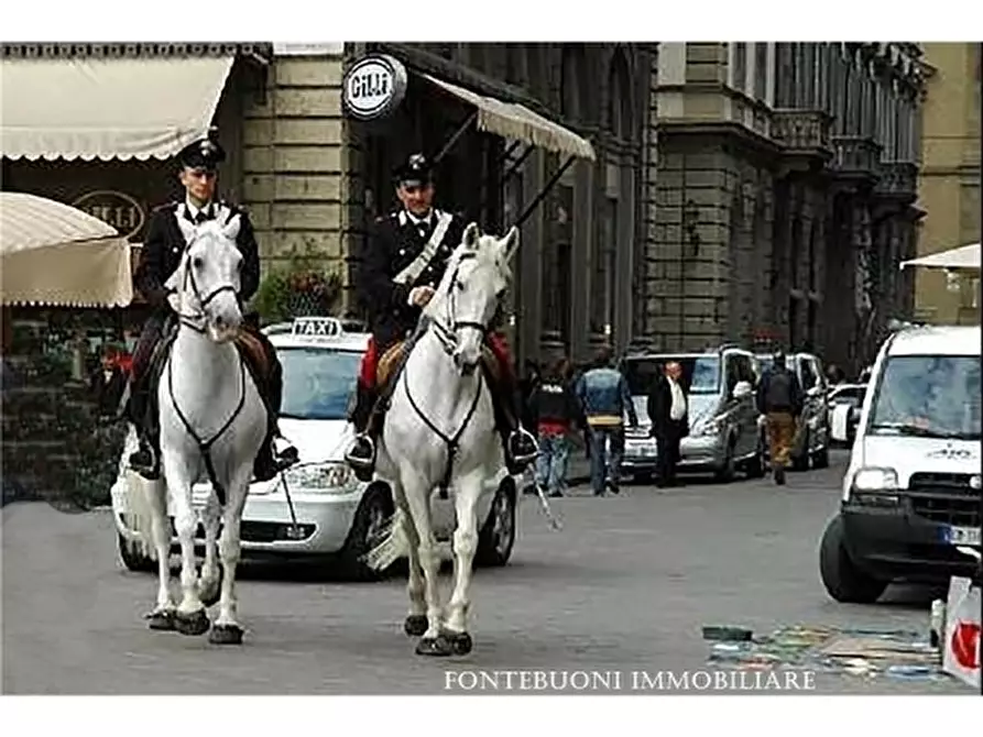 Immagine 3 di Negozio in vendita  a Firenze