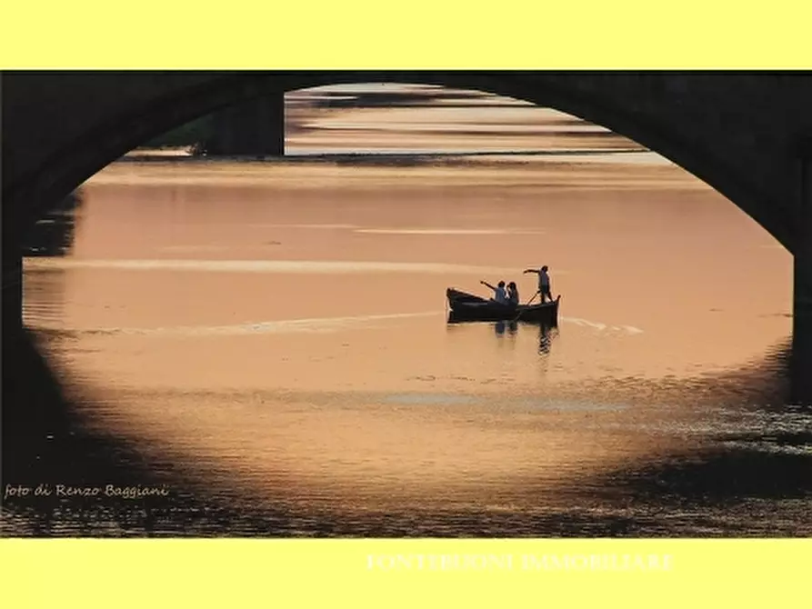 Immagine 4 di Negozio in vendita  a Firenze