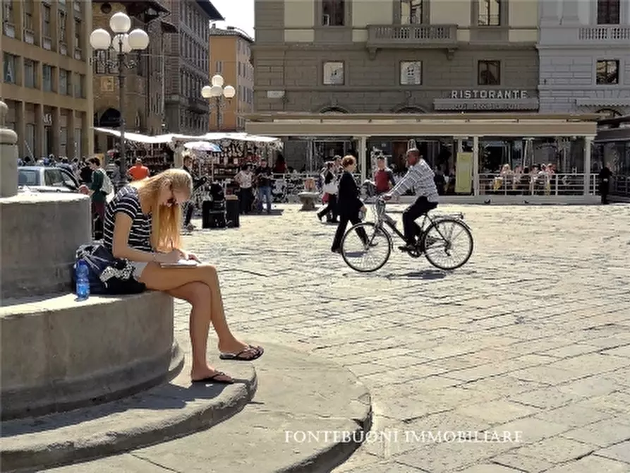 Immagine 1 di Negozio in vendita  a Firenze