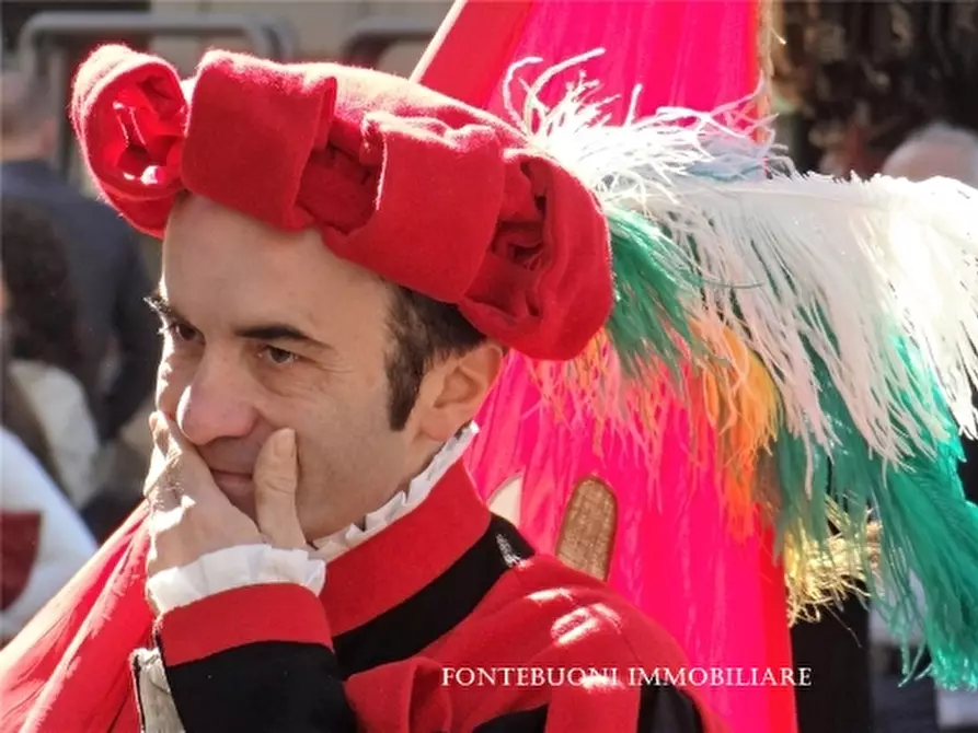 Immagine 2 di Negozio in vendita  a Firenze