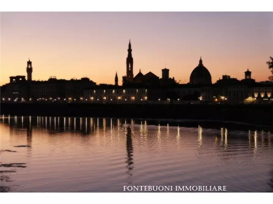 Immagine 1 di Negozio in vendita  a Firenze