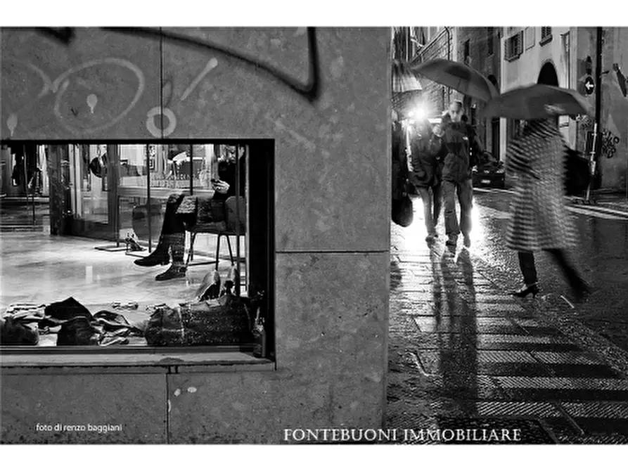 Immagine 1 di Negozio in vendita  a Firenze