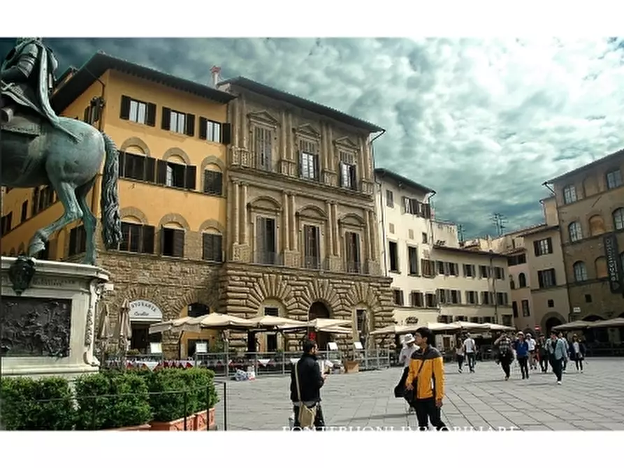 Immagine 4 di Negozio in vendita  a Firenze