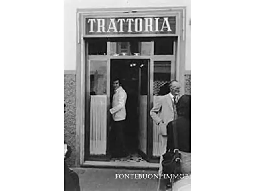 Immagine 2 di Negozio in vendita  a Firenze