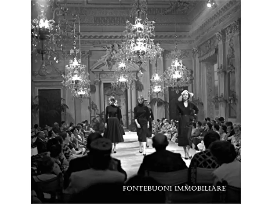 Immagine 4 di Negozio in vendita  a Firenze