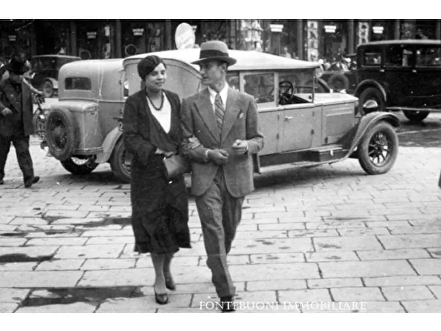 Immagine 5 di Negozio in vendita  a Firenze