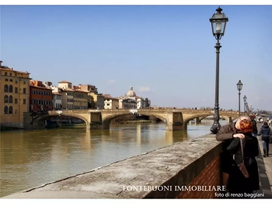 Immagine 1 di Negozio in vendita  a Firenze