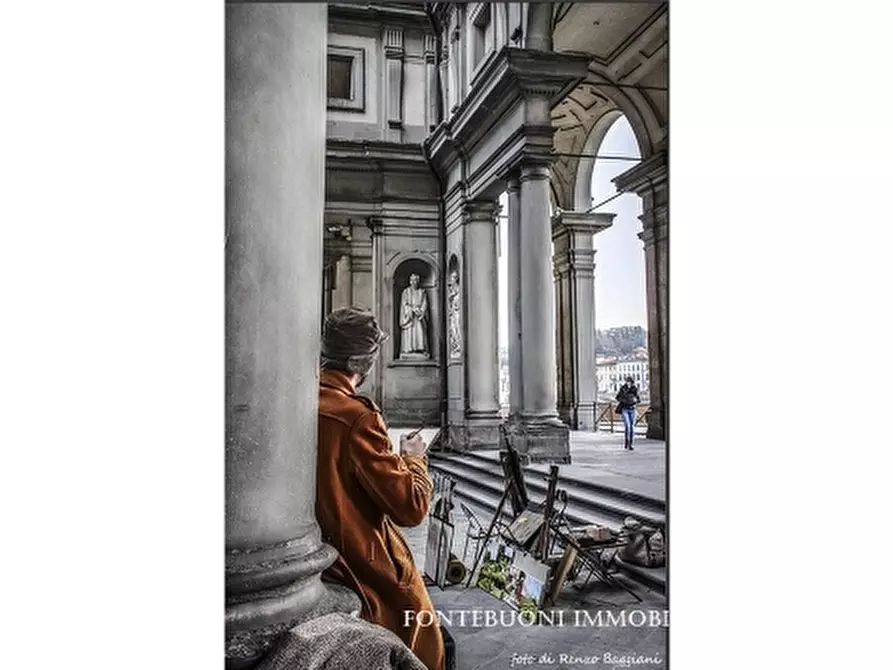 Immagine 3 di Negozio in vendita  a Firenze