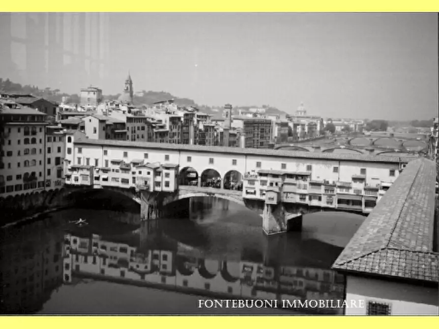 Immagine 4 di Negozio in vendita  a Firenze
