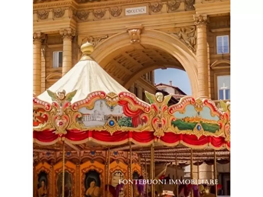 Immagine 2 di Negozio in vendita  a Firenze