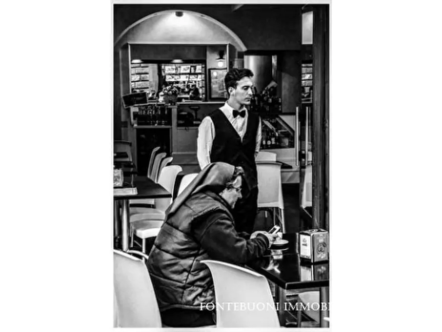 Immagine 4 di Negozio in vendita  a Firenze