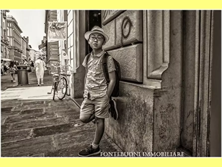 Immagine 2 di Negozio in vendita  a Firenze