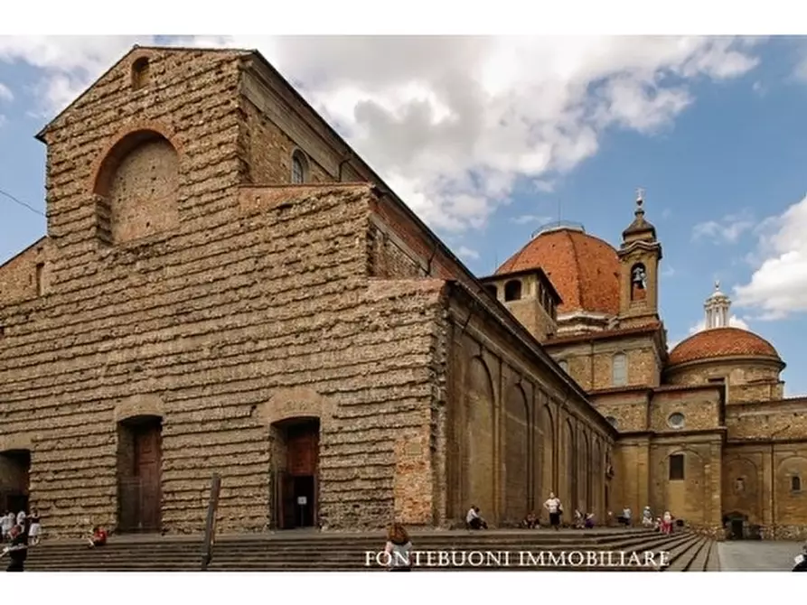 Immagine 2 di Negozio in vendita  a Firenze