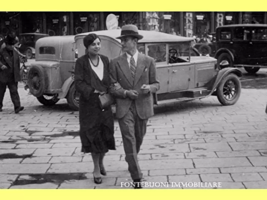 Immagine 5 di Negozio in vendita  a Firenze