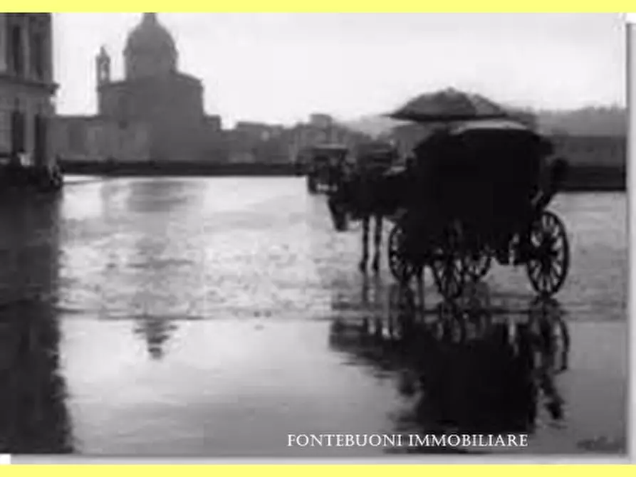 Immagine 6 di Negozio in vendita  a Firenze