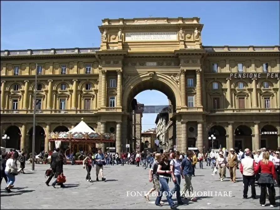 Immagine 3 di Negozio in vendita  a Firenze