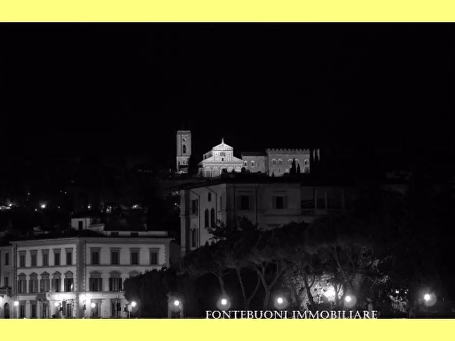 Immagine 4 di Negozio in vendita  a Firenze