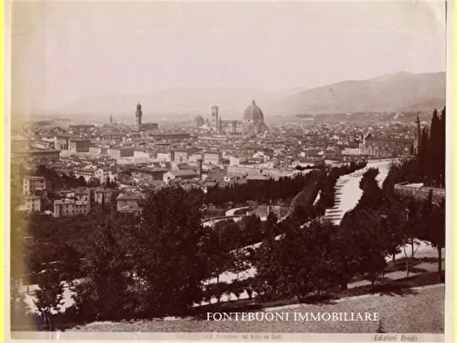 Immagine 5 di Negozio in vendita  a Firenze