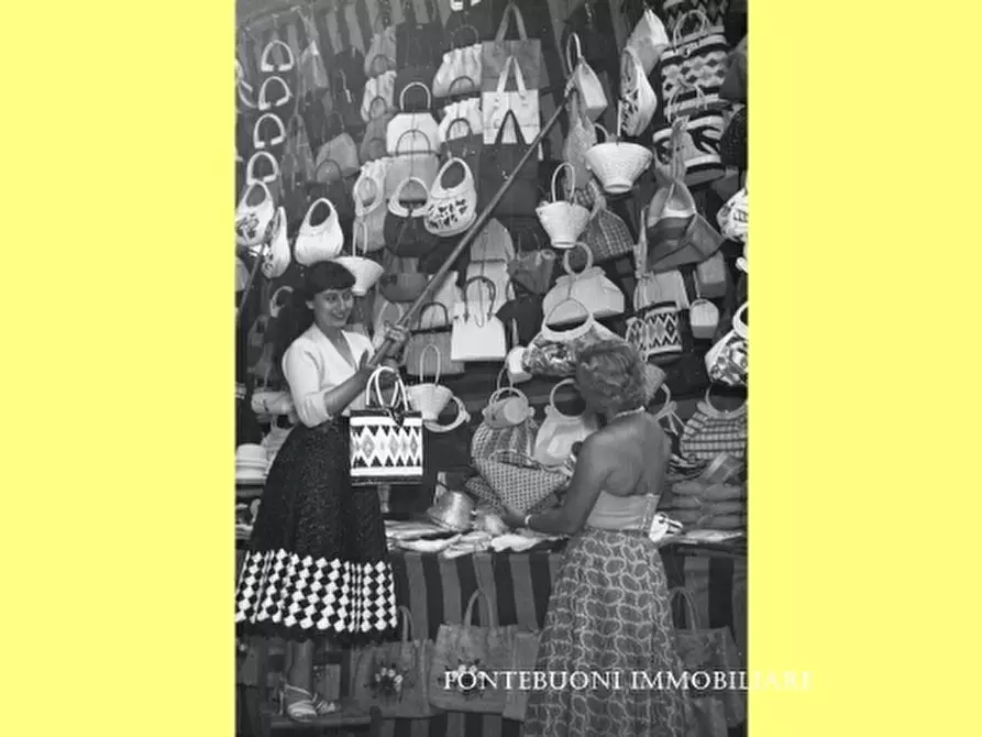 Immagine 6 di Negozio in vendita  a Firenze