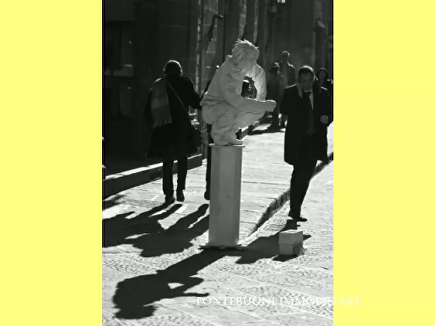 Immagine 5 di Negozio in vendita  a Prato